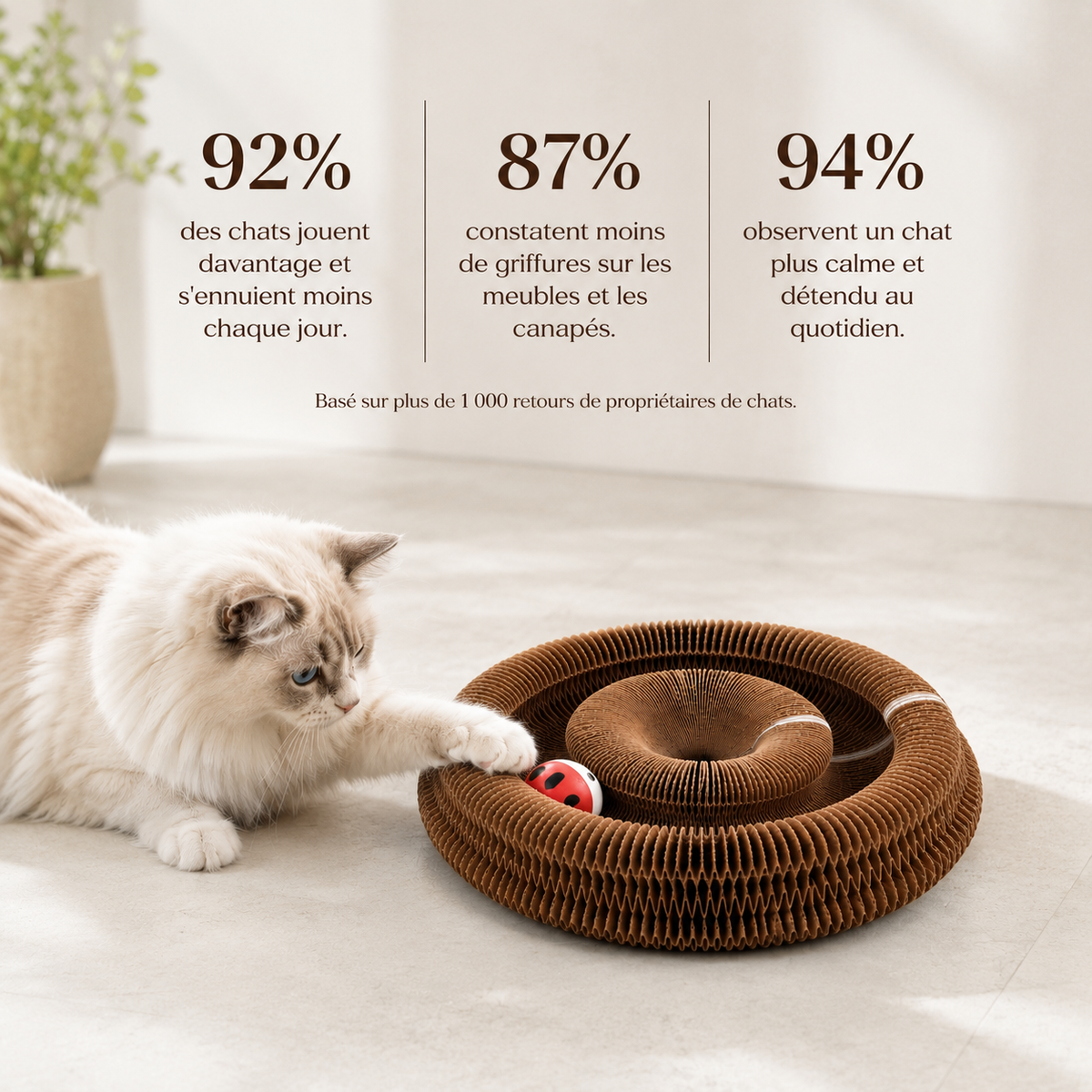 Griffoir pour chat 3-en-1 avec jouet interactif, balle intégrée, stimulation mentale et surface de griffage pour chat d’intérieur Catedo.