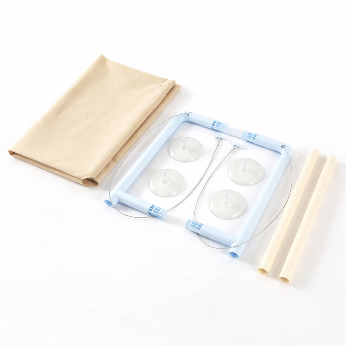 Contenu du kit hamac pour chat de fenêtre : toile beige, armature, 4 ventouses, câbles de maintien et 2 tubes Catedo