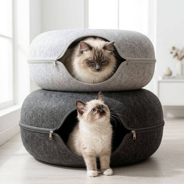 Lit pour chat tunnel donut empilable en feutre gris clair et anthracite avec fermeture éclair, illustré avec deux chats Ragdoll, vendu à la pièce