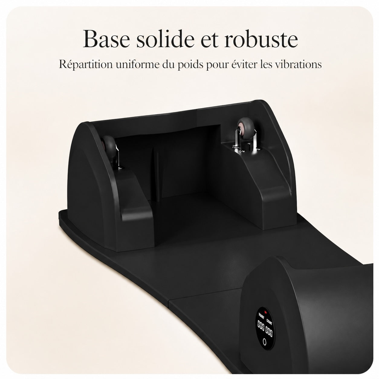 Gros plan sur la base noire robuste de la roue pour chat, structure anti-vibration avec roues de support et compteur digital, répartition uniforme du poids pour une stabilité maximale.
