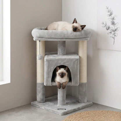 petit arbre à chat d'angle gris design, 72 cm, avec un chaton Siamois endormi sur le panier supérieur et un autre curieux dans la niche cubique centrale.