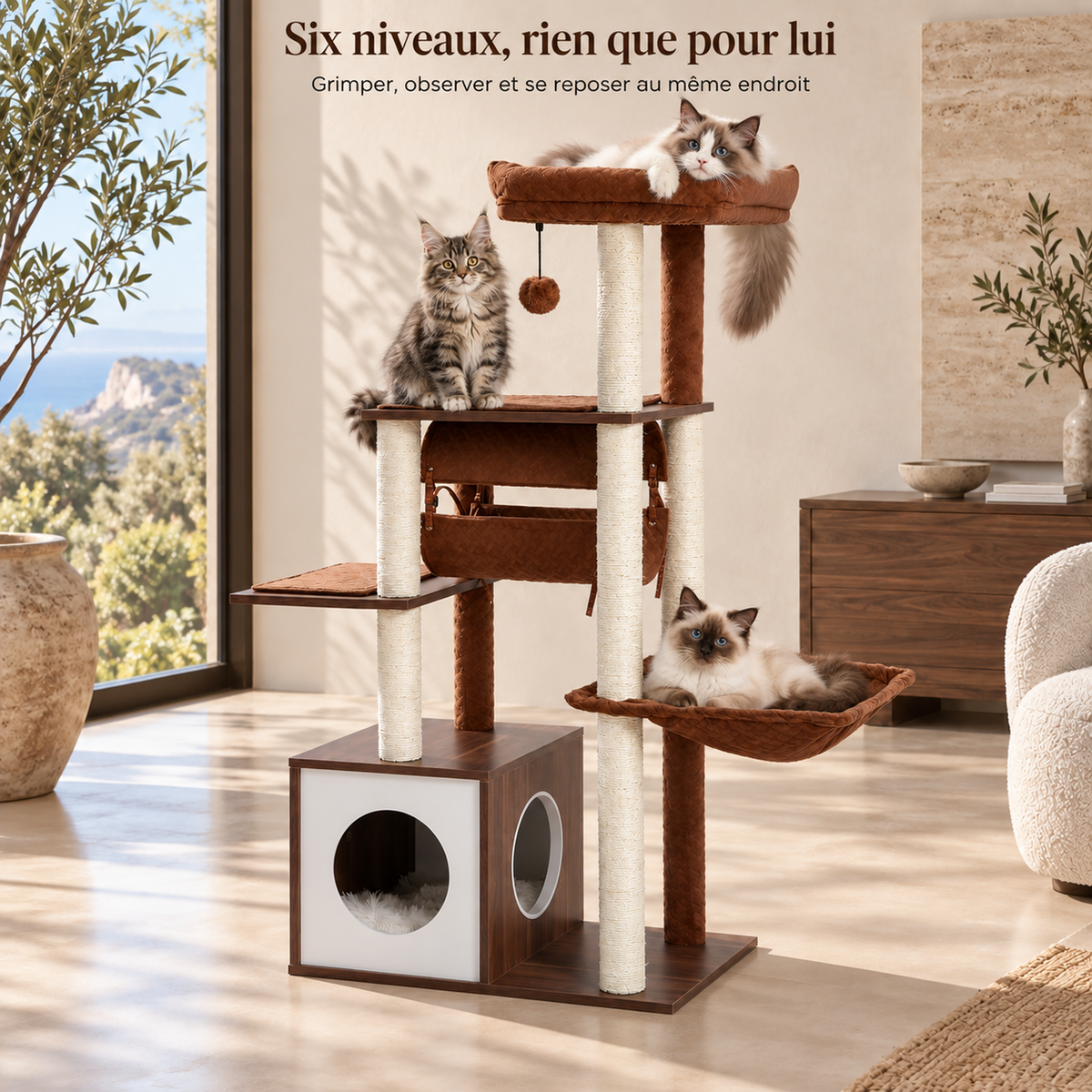 Arbre à chat marron à six niveaux avec trois chatons installés sur les espaces de repos