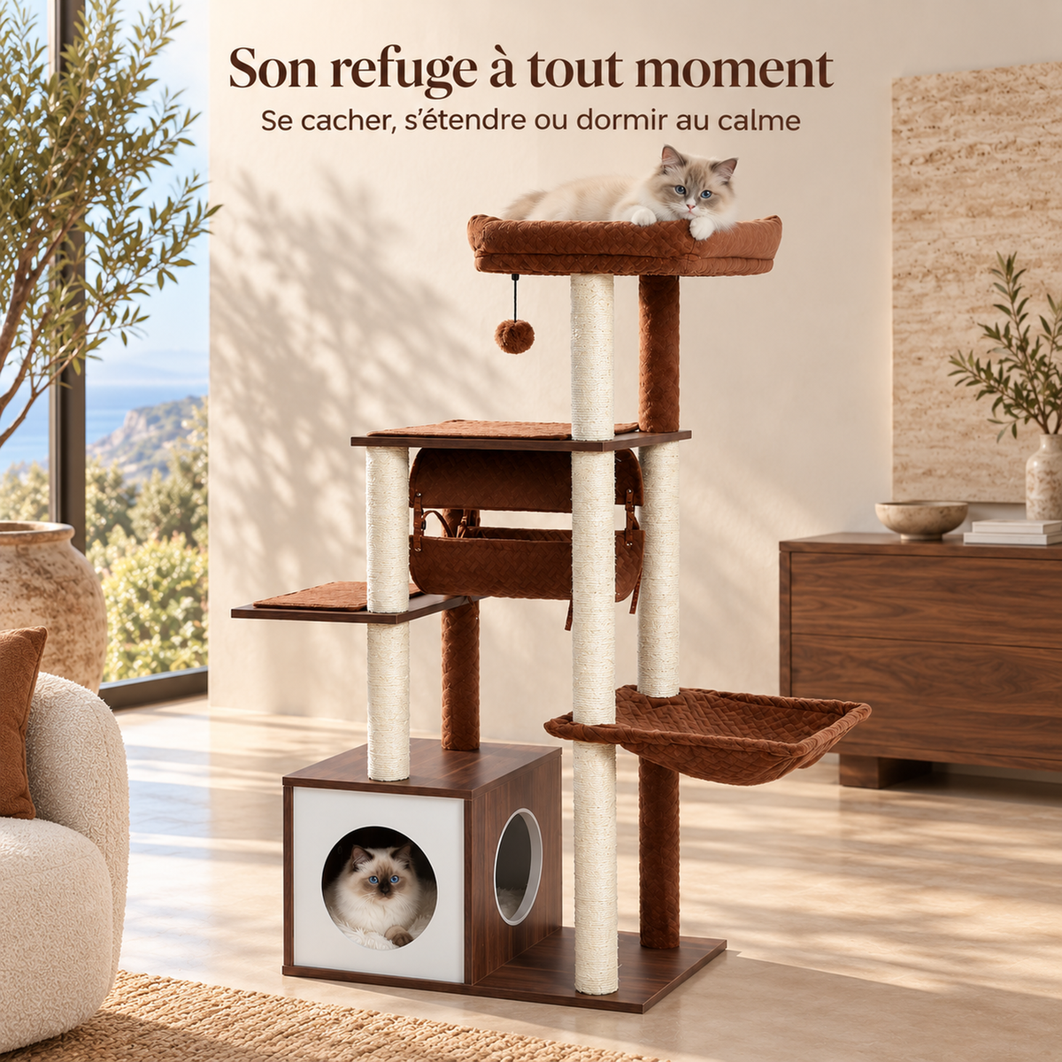 Arbre à chat marron avec couchage supérieur et niche fermée offrant plusieurs refuges confortables
