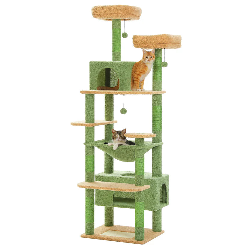 Arbre à chat 184cm vert beige multi-niveaux fond blanc, 2 cabanes superposées, grand hamac, 4 plateformes peluche beige, pompons suspendus, 2 chats