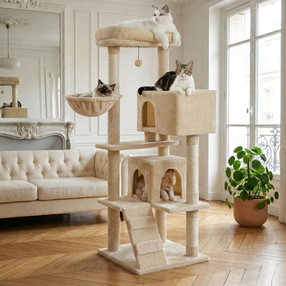 arbre à chat beige double niche hamac et rampe dans un salon parisien haussmannien avec Ragdoll chat blanc et tabby griffoir sisal