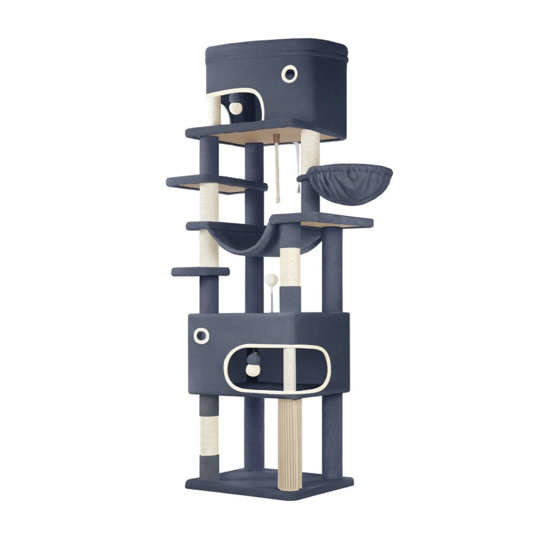 arbre à chat XXL bleu marine multi-niveaux fond blanc, 2 cabanes superposées entrée ovale, hamac bleu, griffoir sisal, pompon suspendu ressort jouet