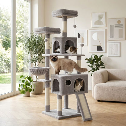 Trois chats dont un Ragdoll profitant d'un arbre à chat XXL gris 162cm dans un salon moderne lumineux