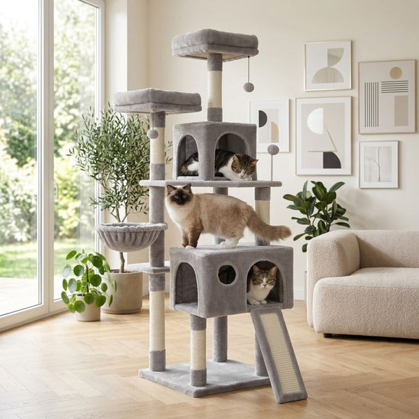 Trois chats dont un Ragdoll profitant d'un arbre à chat XXL gris 162cm dans un salon moderne lumineux