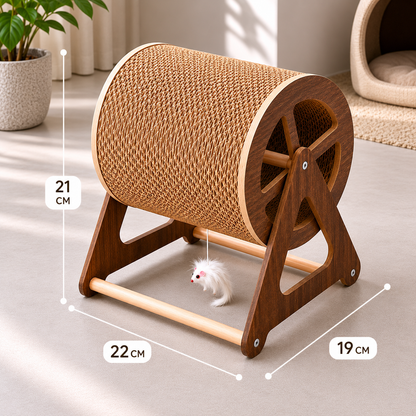 Griffoir pour chat en bois foncé avec rouleau en carton alvéolé et dimensions visibles dans un intérieur moderne chaleureux et élégant.
