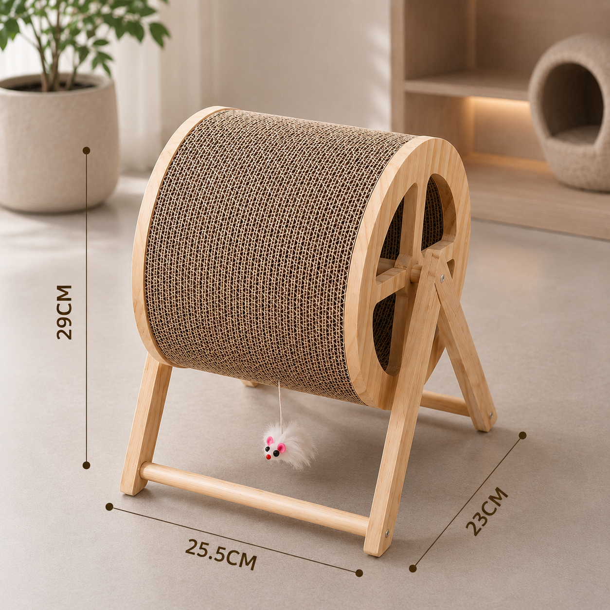 Griffoir pour chat en bois naturel avec rouleau en carton alvéolé et dimensions visibles dans un intérieur moderne et lumineux haut de gamme.