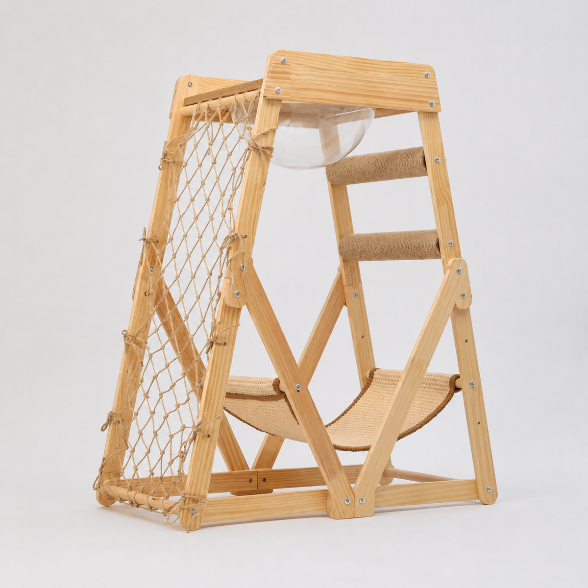 Tour d’activité féline en bois naturel équipée d’un couchage suspendu en tissu tressé, d’une plateforme transparente surélevée, de deux barreaux recouverts de corde et d’une paroi latérale en filet pour grimper